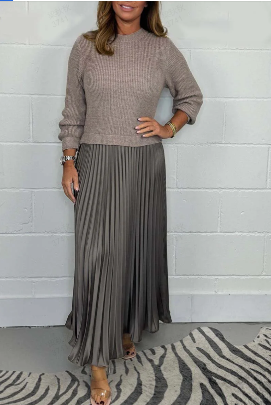 Women’s Stylish and Elegant Round-neck Pleated Dress【BUY 2 GET FREE SHIPPING】