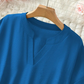 👚 54% DE RÉDUCTION! 🔥 Top Ample à Manches Courtes Tendance – Col en V Cranté, Ourlet Asymétrique & Tissu Léger (5 Couleurs, S–2XL) 🌸